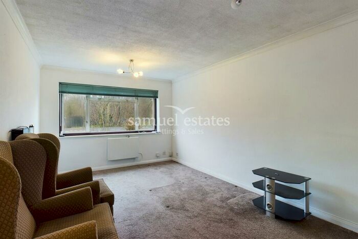 2 Bedroom Maisonette To Rent In Woodglen, Bishopsford Road, Morden, SM4