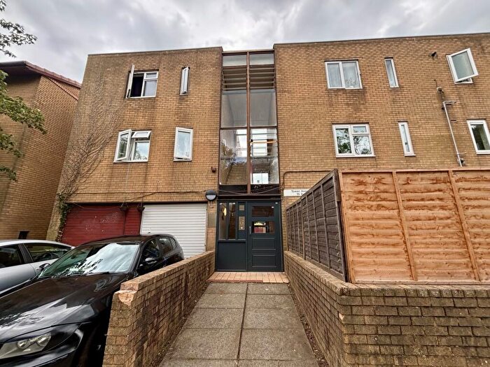 2 Bedroom Apartment To Rent In Towan Avenue, Fishermead, Milton Keynes, MK6