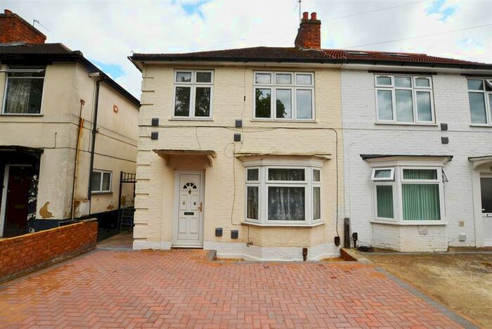 4 Bedroom Semi-Detached House To Rent In Tennyson Road, Hounslow, TW3