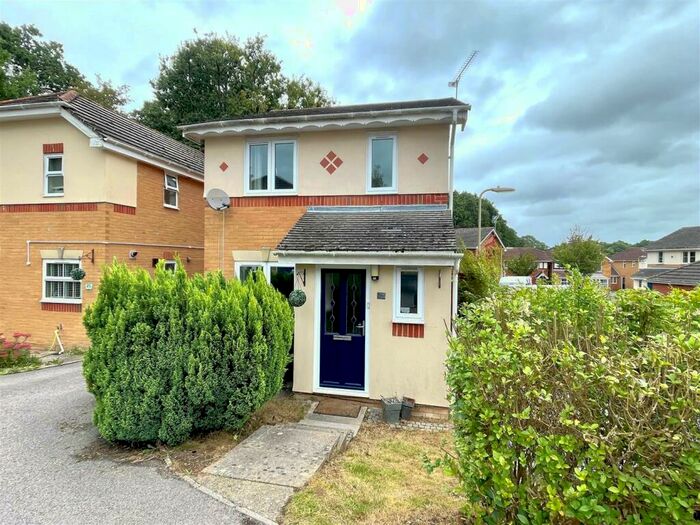 3 Bedroom Link Detached House To Rent In Rattigan Gardens, Whiteley, PO15