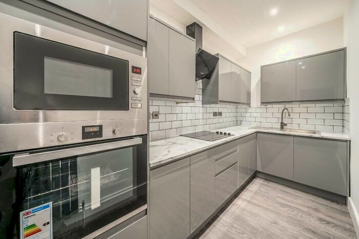 2 Bedroom Flat To Rent In Gledstanes Road, London, W14