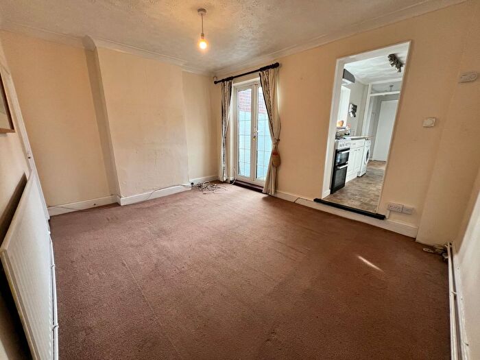 2 Bedroom End Of Terrace House To Rent In Kent Road, Southampton, Hampshire, SO17