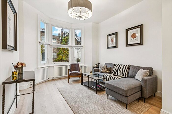 2 Bedroom Apartment For Sale In Vardens Road, SW11