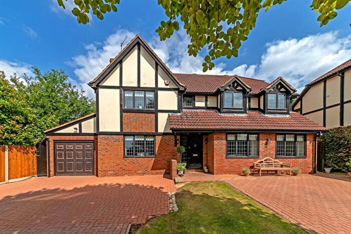 4 Bedroom Detached House For Sale In Watford Road, St. Albans, AL2