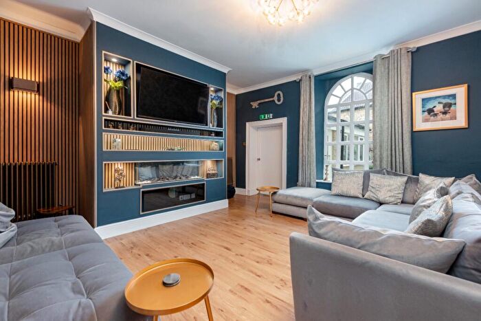 7 Bedroom End Of Terrace House For Sale In Rosedale House, Pottergate, Richmond, DL10