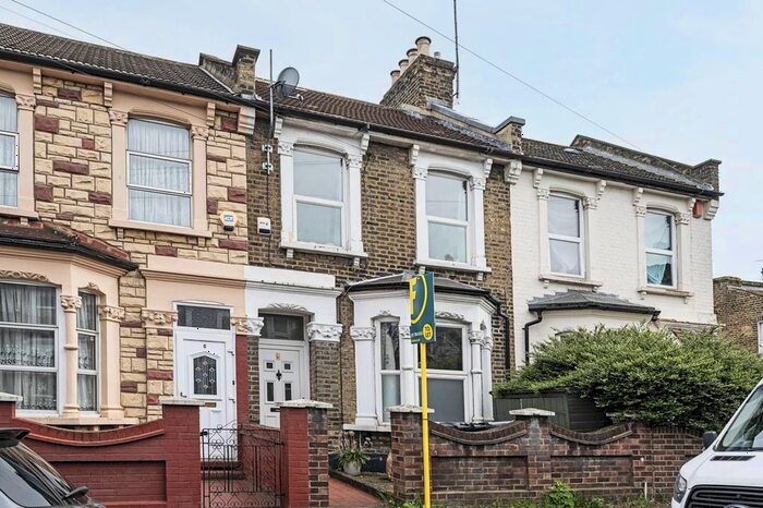 4 Bedroom Property To Rent In Glyn Road, Hackney, London, E5