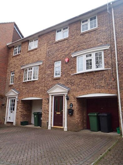 3 Bedroom Town House To Rent In Longacre Rise, Chineham, RG24