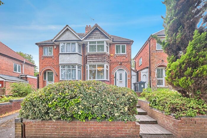 3 Bedroom Semi-detached House For Sale In Calshot Road, Birmingham, B42