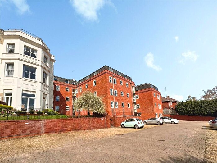 2 Bedroom Apartment For Sale In Bridge Street, Kenilworth, Warwickshire, CV8