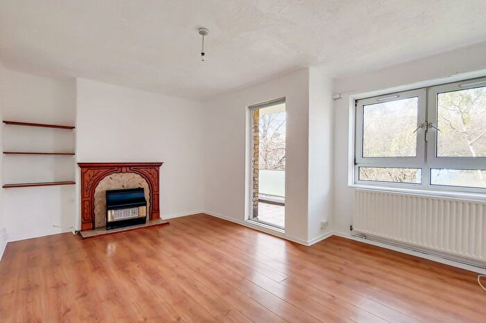 3 Bedroom Flat To Rent In Grove Street, Keppel House Grove Street, SE8