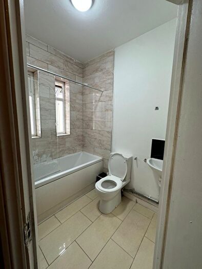4 Bedroom Flat To Rent In Ilford, IG1