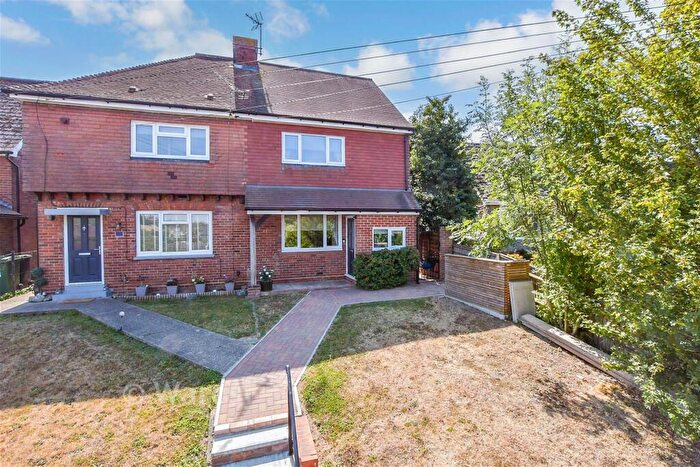 3 Bedroom Semi-Detached House For Sale In Lower Road, East Farleigh, Maidstone, Kent, ME15