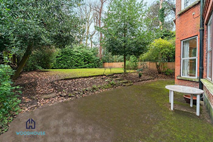 3 Bedroom Flat To Rent In Bracknell Gardens, London, NW3