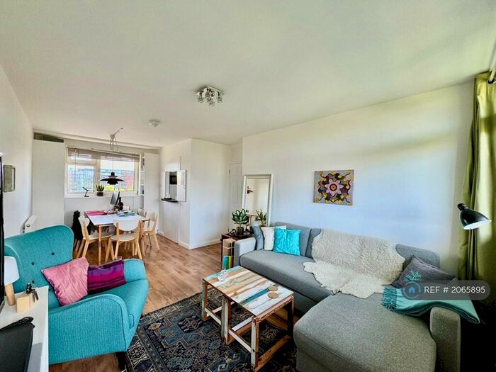 2 Bedroom Flat To Rent In Henty Close, London, SW11