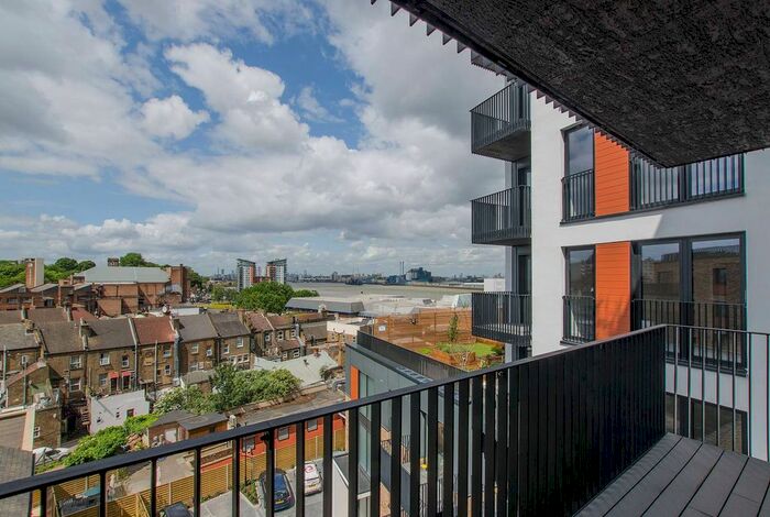 1 Bedroom Flat To Rent In Thomas York House, Woolwich, London, SE18