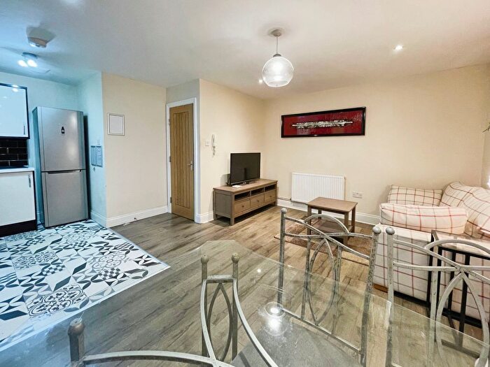 2 Bedroom Flat To Rent In Tudor Street, Cardiff, CF11