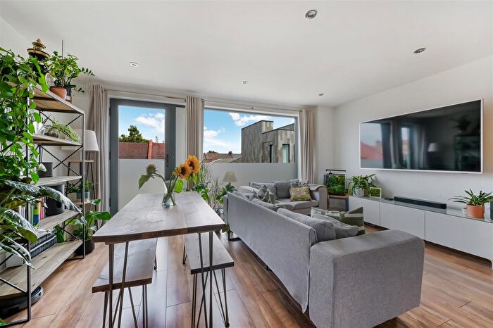 2 Bedroom Flat To Rent In Milner Road, South Wimbldon, SW19