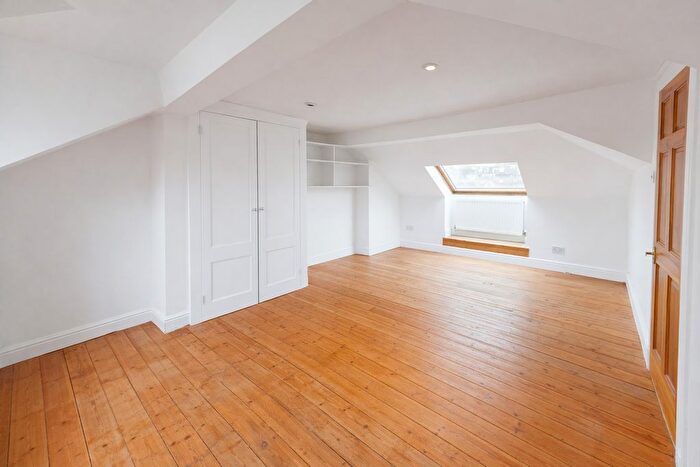 3 Bedroom Flat To Rent In York Villas, Brighton, BN1