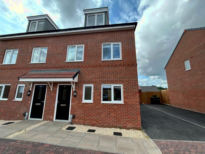 3 Bedroom Semi-Detached House To Rent In Horwood Drive, NG4