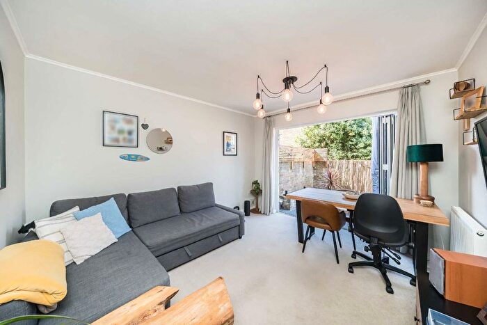 2 Bedroom Flat For Sale In Garrick Close, Wandsworth, SW18