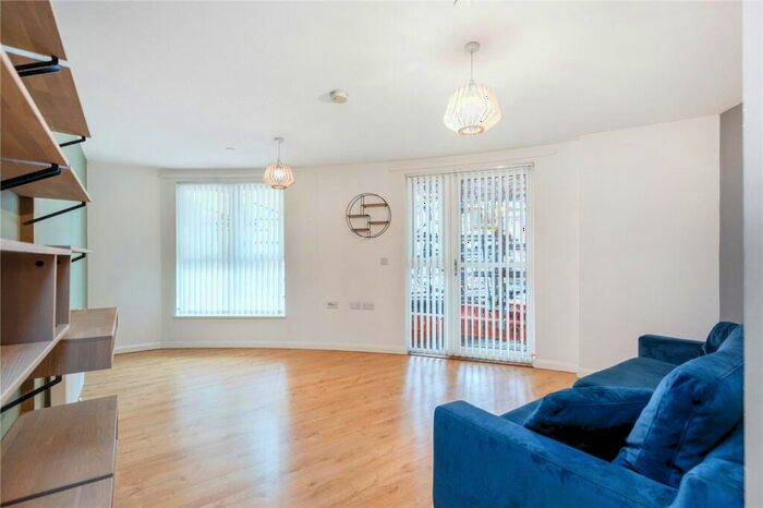 2 Bedroom Apartment To Rent In Queensland Road, London, N7