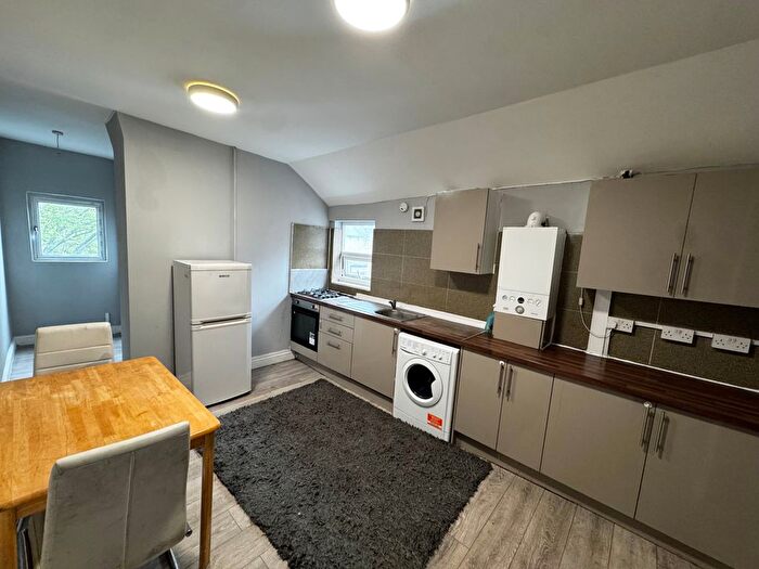 4 Bedroom Flat To Rent In City Road, Cardiff, CF24