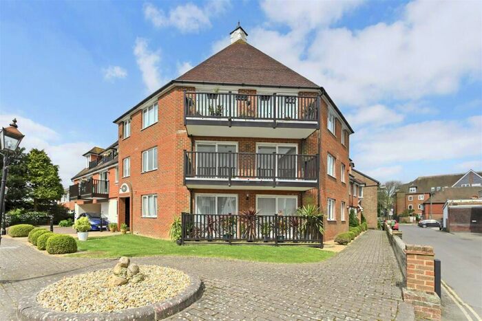 2 Bedroom Flat To Rent In Queens Lane, Arundel, BN18