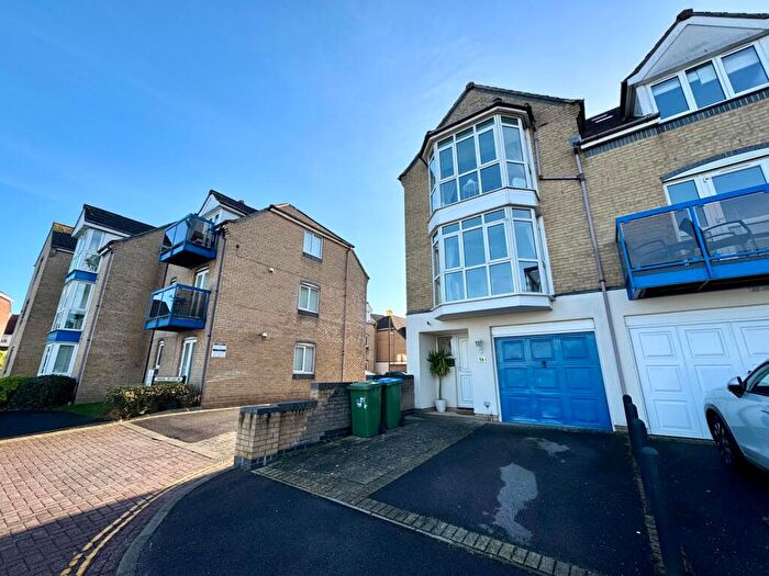 4 Bedroom Town House To Rent In Atlantic Close, Ocean Village, SO14