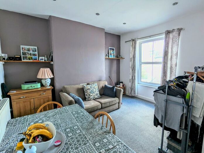 2 Bedroom Flat To Rent In Amity Place, North Hill *Zero Deposit Guarantee Available*, PL4