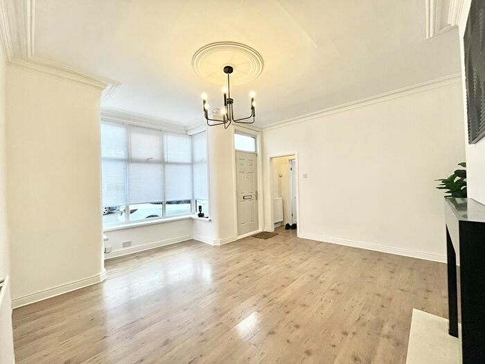 3 Bedroom End Of Terrace House To Rent In (-Bed With A Study!) Cow Close Road, Leeds, LS12