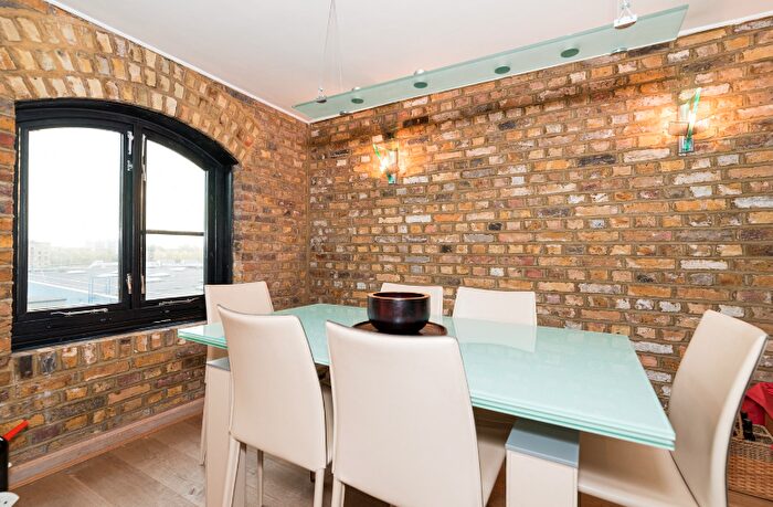 2 Bedroom Flat For Sale In Sanctuary Court, Reardon Path, London, E1W