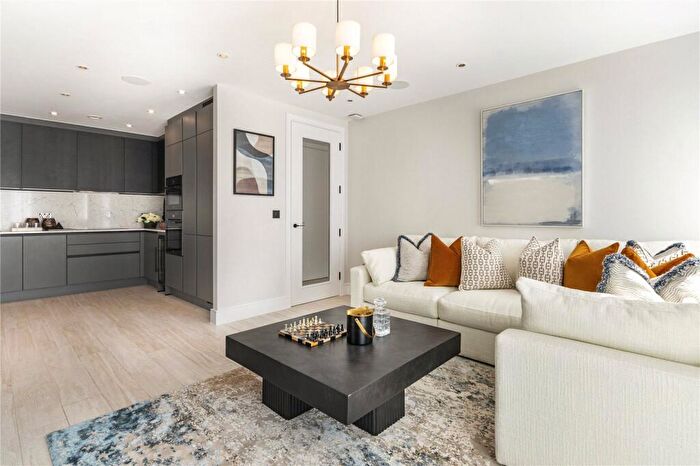 2 Bedroom Apartment For Sale In The Exchange, Parabola Road, Cheltenham, Gloucestershire, GL50