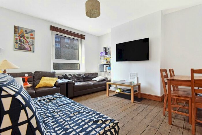 2 Bedroom Flat To Rent In Amery House, Kinglake Street, SE17