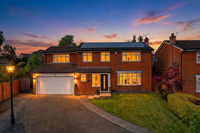 4 Bedroom Detached House For Sale In Lodge Court, Mottram, SK14