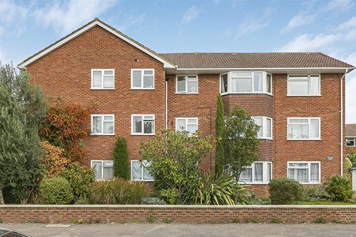 2 Bedroom Flat For Sale In Anglesea Road, Kingston Upon Thames, KT1