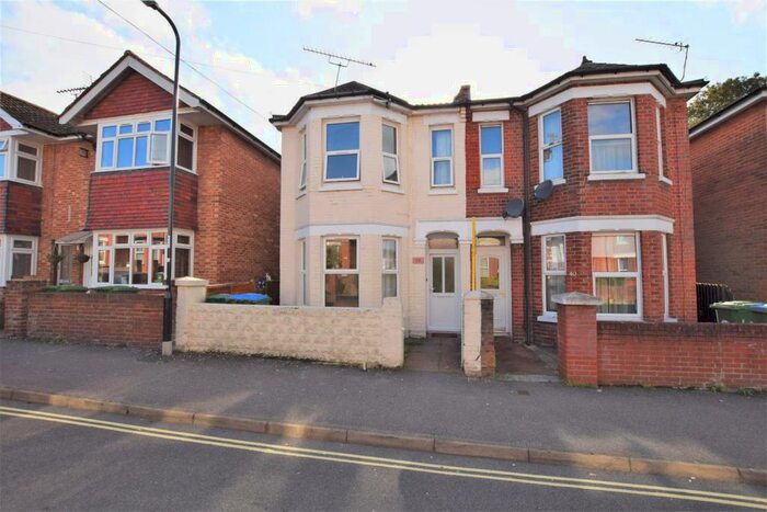 4 Bedroom Semi-Detached House To Rent In Burlington Road, Southampton, SO15