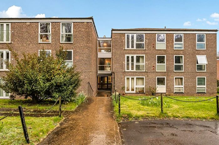 2 Bedroom Flat To Rent In Granville Court, Headington, OX3