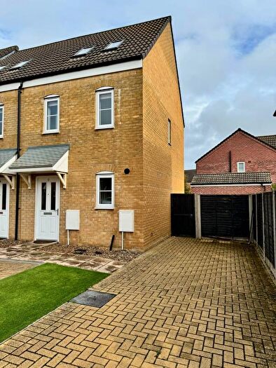 3 Bedroom Terraced House To Rent In Lupton Close Lowestoft, NR32