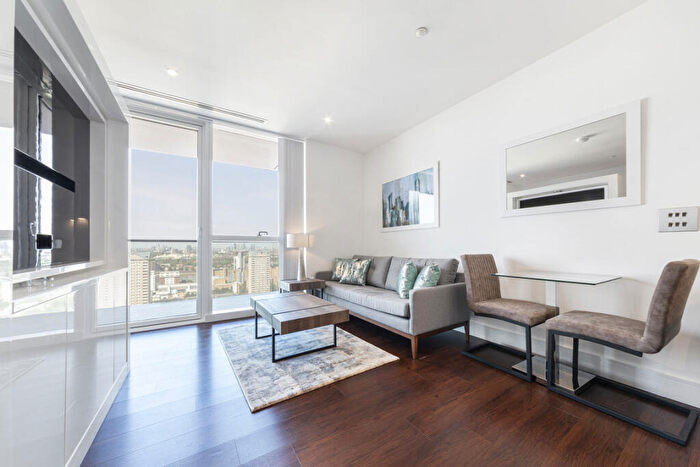Flat To Rent In Maine Tower, Canary Wharf, E14