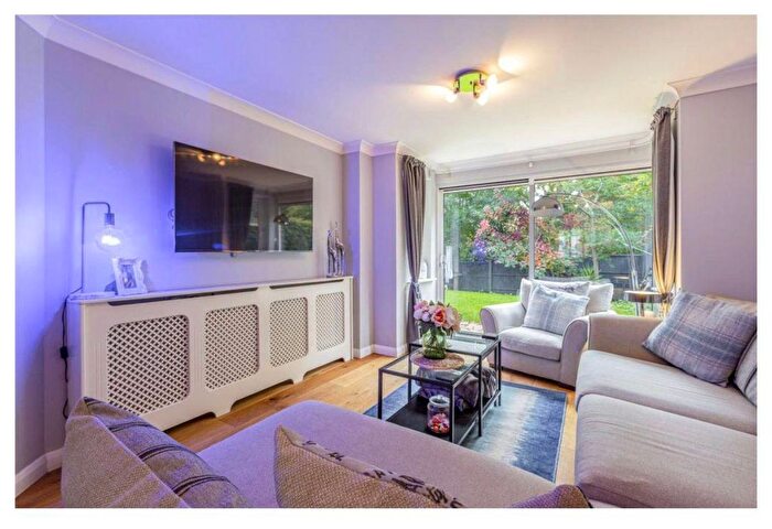 5 Bedroom Terraced House To Rent In Addlestone, KT15