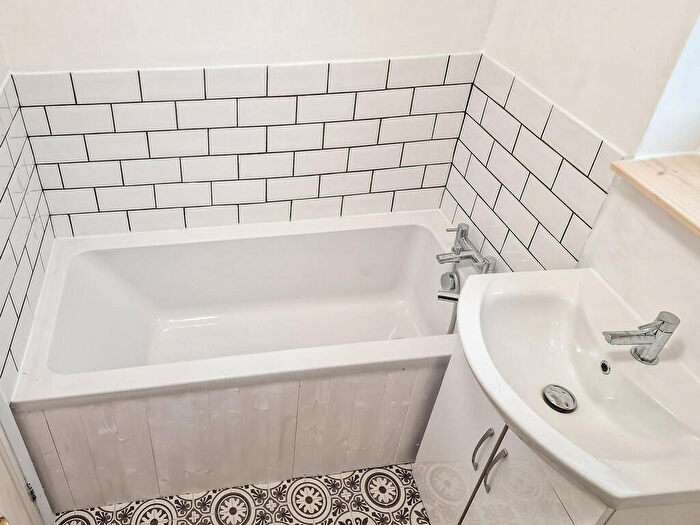 3 Bedroom Terraced House For Sale In Mill Road, Wellingborough, NN8