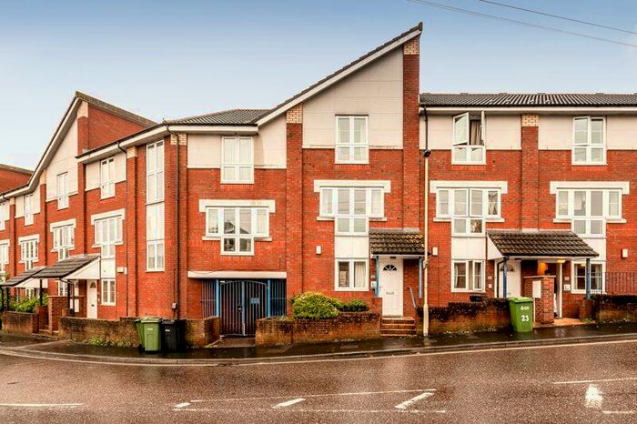 4 Bedroom Town House To Rent In King William Street, Exeter, EX4