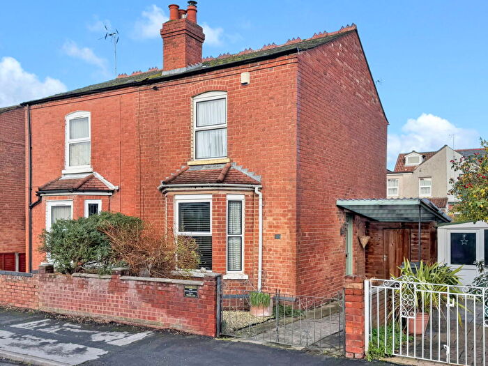 3 Bedroom Semi Detached House For Sale In Linden Road, Gloucester, GL1