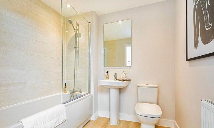 2 Bedroom Flat For Sale In Fontwell Meadows, Fontwell, BN18