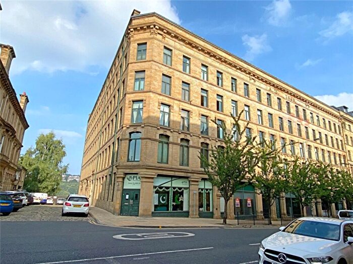 1 Bedroom Apartment For Sale In Broad Street, Bradford, West Yorkshire, BD1