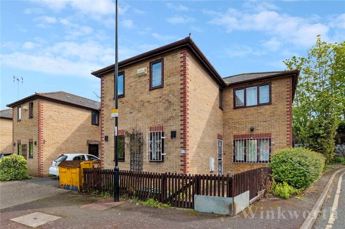 2 Bedroom End Of Terrace House To Rent In Exeter Way, London, SE14
