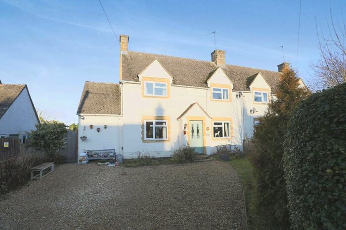 3 Bedroom Detached House For Sale In Sandscroft Avenue, Broadway, Worcestershire WR12