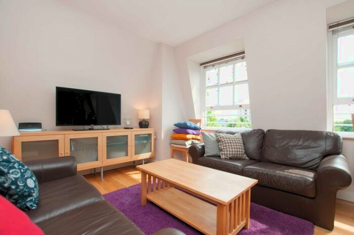 2 Bedroom Flat To Rent In Stoke Newington High Street, Stoke Newington, N16
