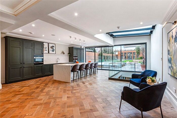 6 Bedroom Semi-detached House To Rent In Trinity Road, London, SW18