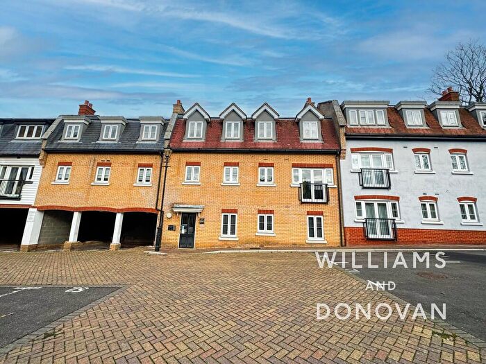 2 Bedroom Flat For Sale In Rochefort House, Rochford, SS4